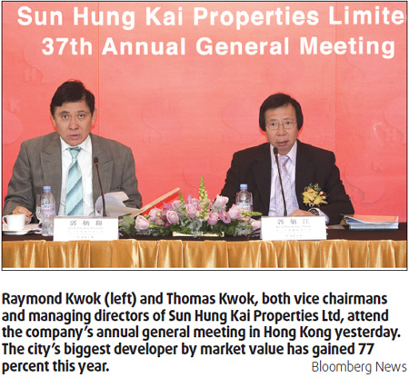 Property prices to rise 10% next yr: Lee