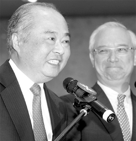 MTR CEO Chow to step down by end-2011