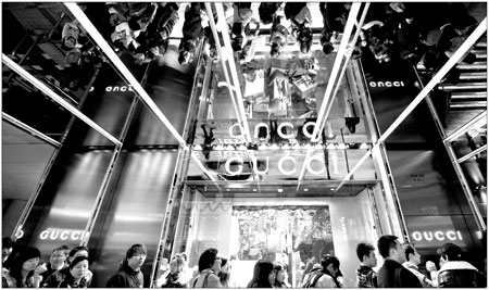 Chinese to buy 44% of luxury goods by 2020: CLSA