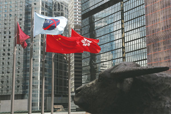 Hong Kong stocks tumble as world frets