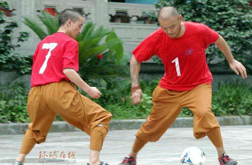 寺庙也热世界杯 重庆佛学院有支足球队
