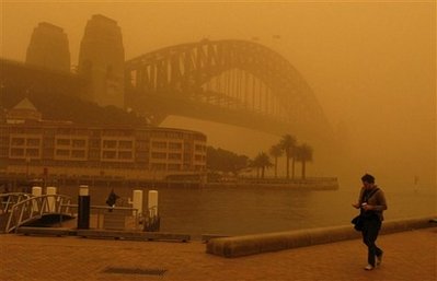 澳洲沙尘暴造成千万损失冰雹龙卷风同现