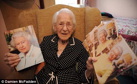 110岁老人“挑刺”英女王生日贺卡