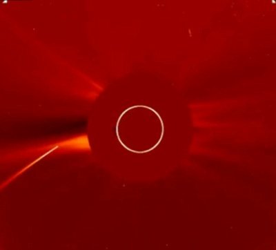 美国拍到彗星奔向太阳被吞噬瞬间