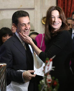 图片新闻：萨科齐与妻子布吕尼甜蜜婚姻的21个瞬间