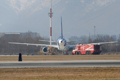 英国波音757客机空中漏油 231名乘客惊魂