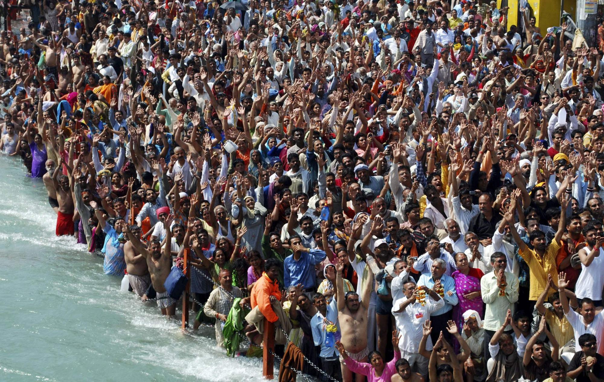 印度“大壶节”14日结束 创千万人共浴奇观多人被踩死