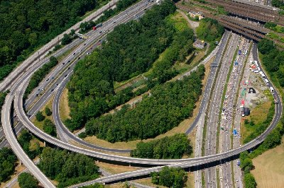 组图：德国200万人在高速公路上体验“安静生活”