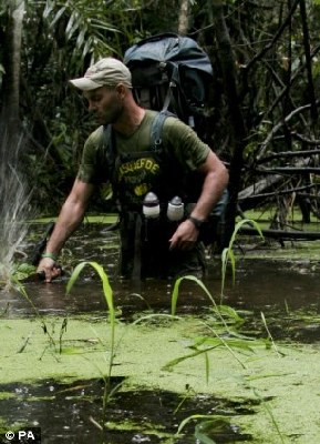 沿亚马逊河徒步走完全程 英国硬汉荣膺世界第一人