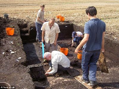 英国轰动性考古成果 10500年前房子遗址出土