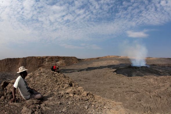 探访非洲地狱般沙漠：火山毒气硫磺湖泊俱全