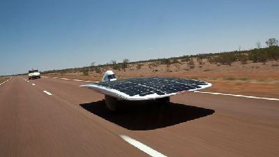澳大学生研发世界最快太阳能汽车 时速达88公里
