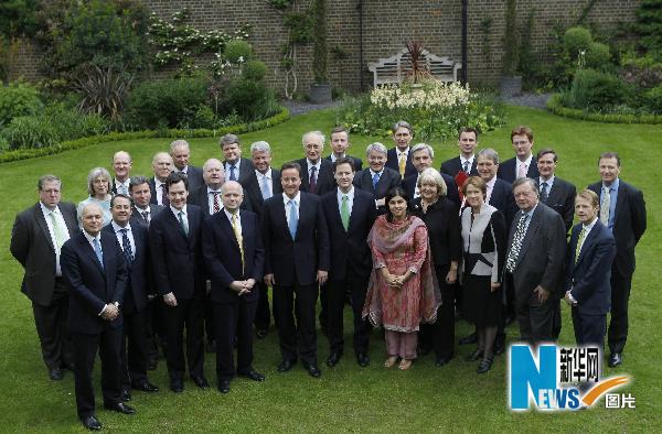 英23名内阁要员皆富翁
