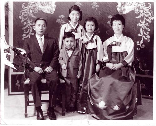朴槿惠童年时期与家人老照片曝光