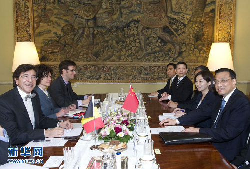 李克强与比利时首相迪吕波举行会谈