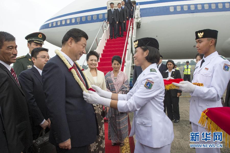 习近平抵达雅加达开始对印度尼西亚进行国事访问