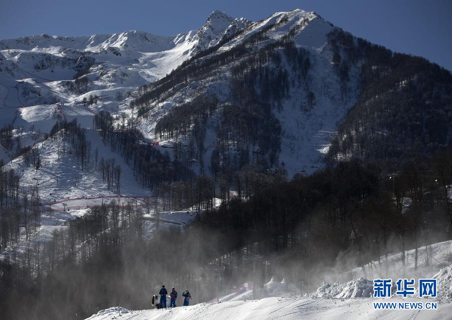 索契冬奥会赛场加紧造雪（高清组图）