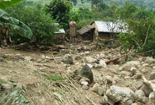 尼泊尔多处地区山体滑坡 10人死亡数人失踪