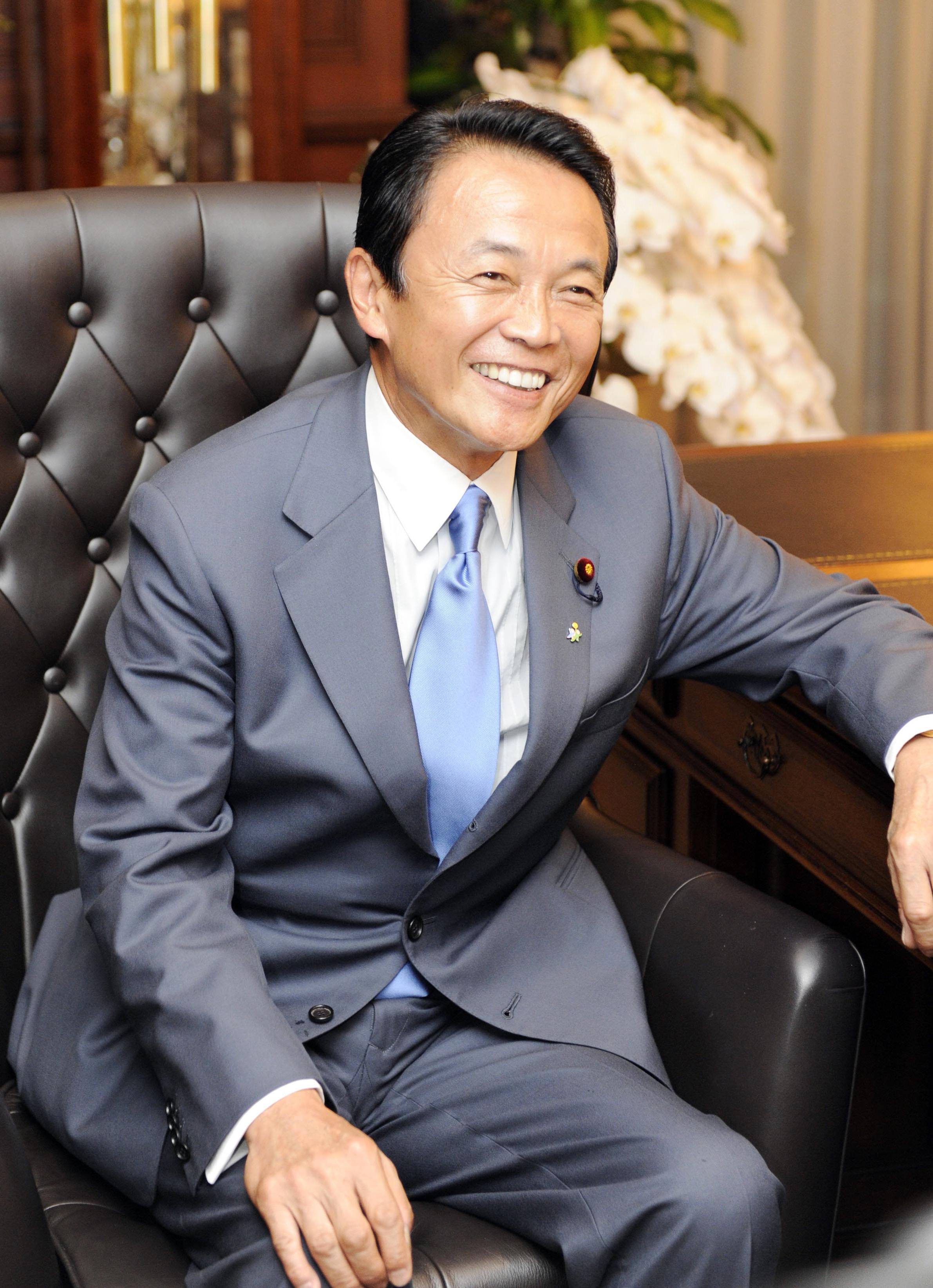 麻生当选日本自民党总裁 24日将获首相提名并组阁