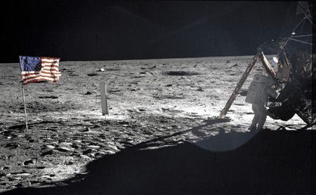 纪念人类登月40周年 美航天局公布清晰视频回应质疑