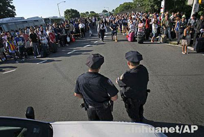 图：纽约机场航站楼因假炸弹关闭3小时