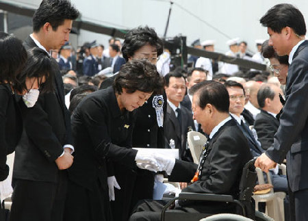 金大中生前曾出席卢武铉遗体告别（图）