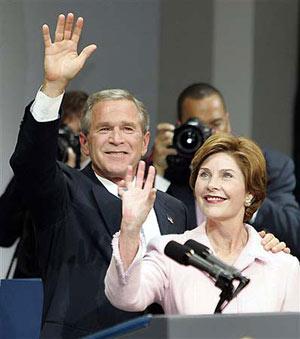 美前第一夫人劳拉谈政治 夸奥巴马并为丈夫布什辩护