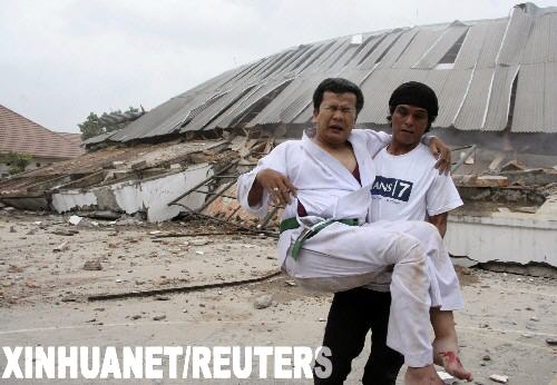 印尼7.9级地震估计已造成至少200人死亡