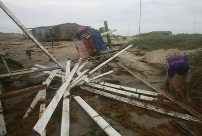 墨西哥北水坝因飓风告急 当地紧急撤离1.8万居民