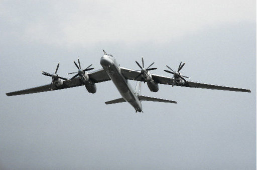 俄罗斯图-95轰炸机连续飞行40小时 创新纪录