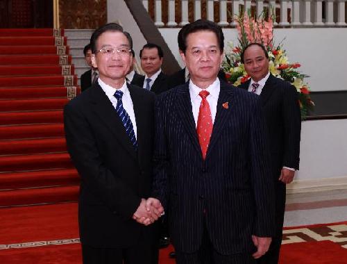 中国日报前线记者详讯：温家宝会见越南总理阮晋勇