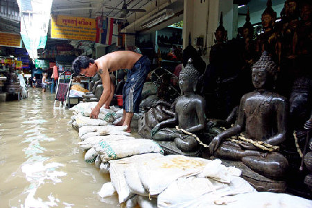 泰国洪水逼近曼谷市中心 59人死亡320万民众受灾