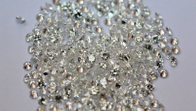 印度警方逮捕一走私男子 胃部藏有2000余枚钻石