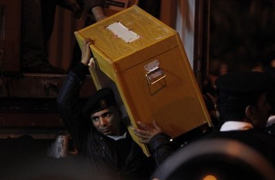 埃及反对党支持者抗议选举舞弊与警方发生冲突
