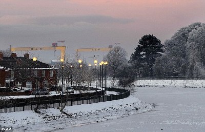 欧洲多国圣诞节遭遇强降雪 陆空交通困难旅客受罪