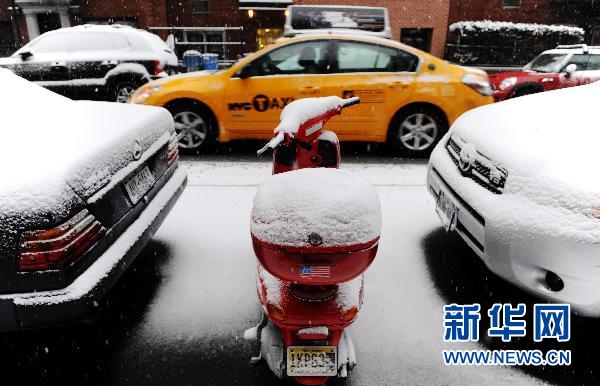 纽约遭暴风雪袭击 部分地区能见度为零