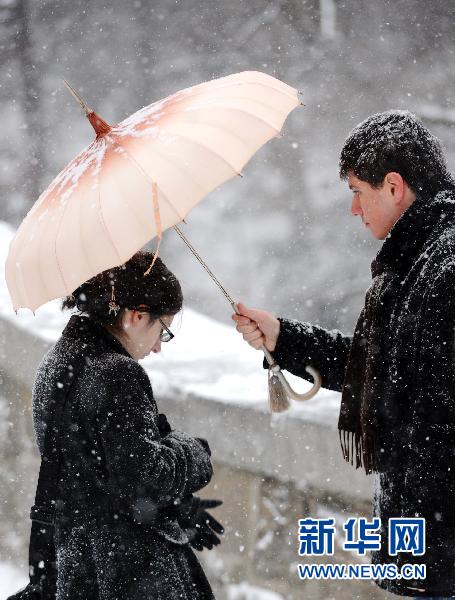 纽约遭暴风雪袭击 部分地区能见度为零