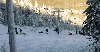 美滑雪场缆车索道遇强风脱轨 8人受伤二百多人被困