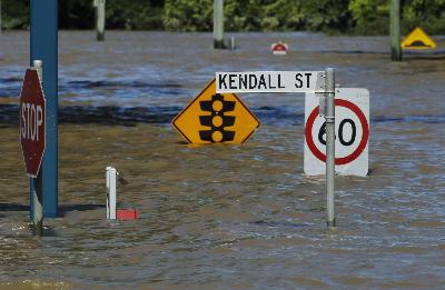 强降雨引发洪水 澳大利亚昆士兰州20万居民受灾