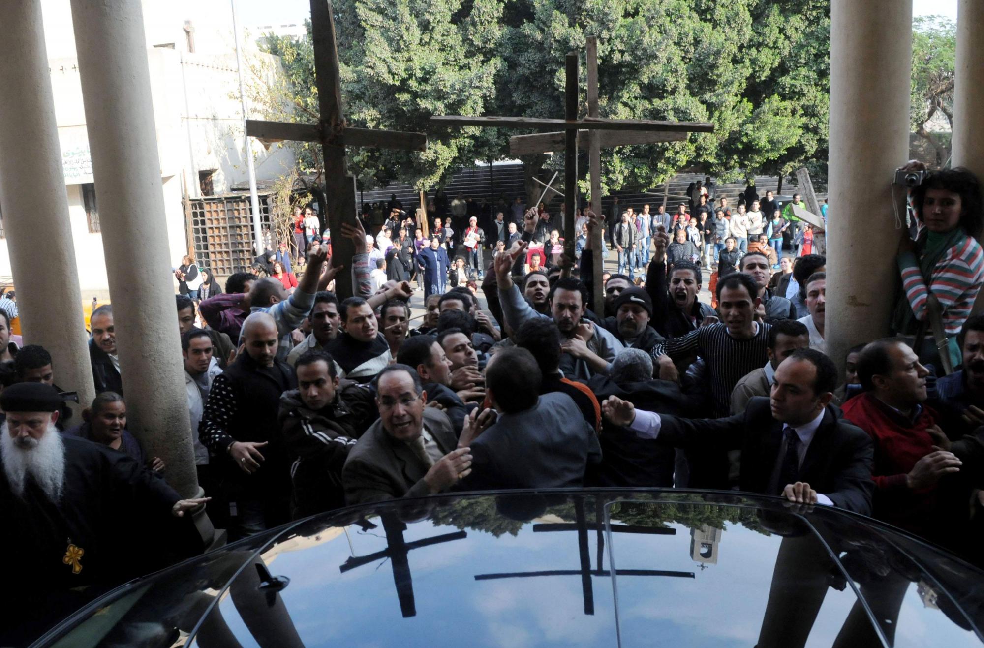 埃及基督徒抗议教堂爆炸事件 与警察发生冲突
