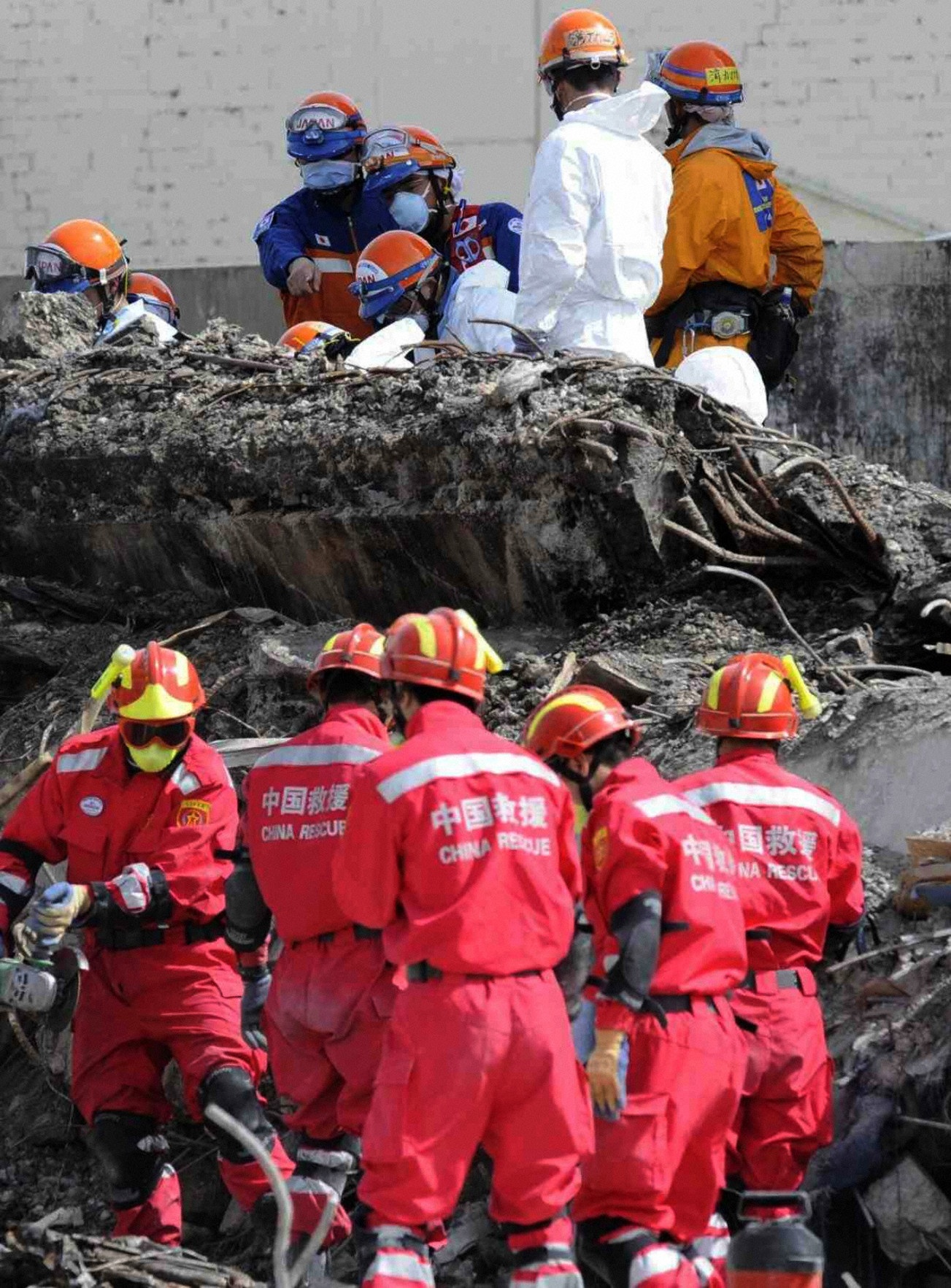 新西兰地震148人遇难 遗体下葬开始