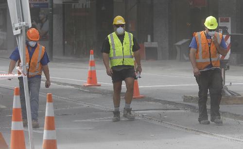 新西兰刮起沙尘暴 震后恢复重建工作受阻