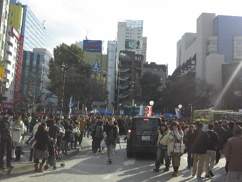 赴日留学生：东京震感强烈 街头民众没有恐慌