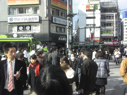 赴日留学生：东京震感强烈 街头民众没有恐慌