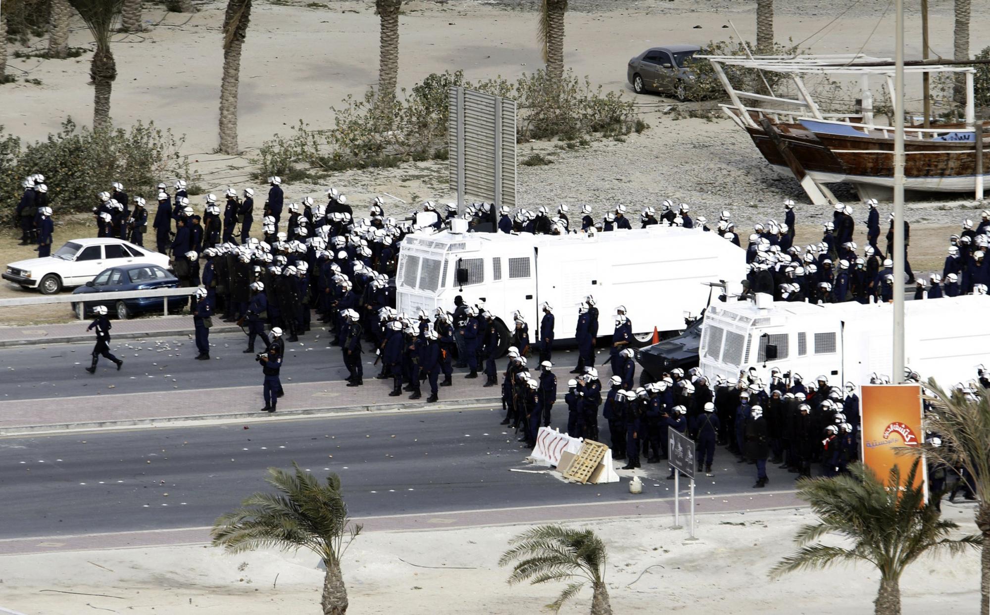 巴林冲突加剧一天200多人死伤 全国进入紧急状态