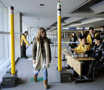 担心核辐射外国人逃离日本 首尔成“临时避难所”