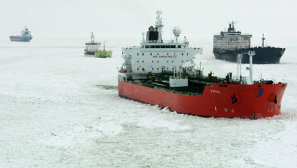 上百艘船被困芬兰海域 数十破冰船前往救援