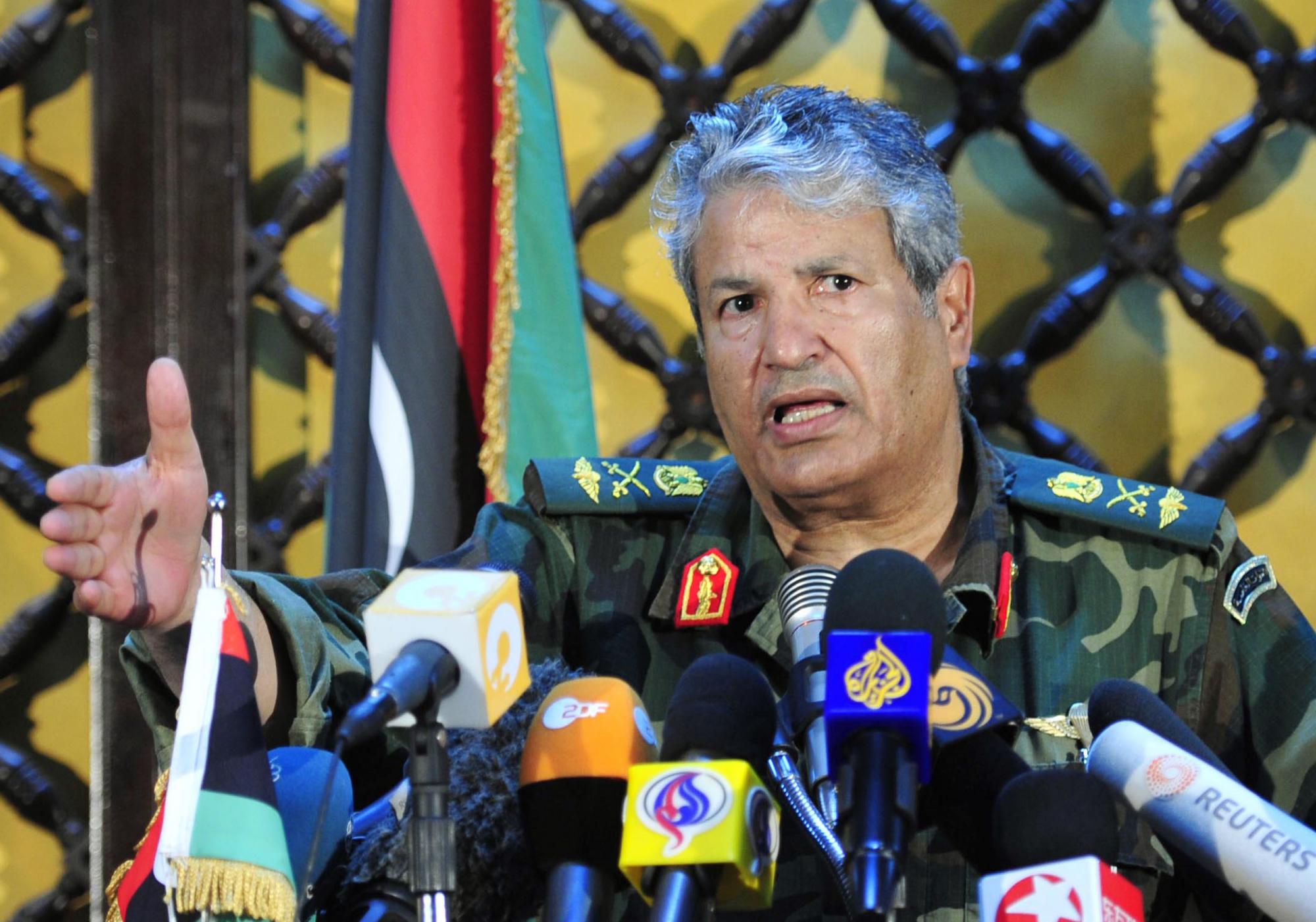 利比亚反对派指责北约行动迟缓 外交努力未获突破