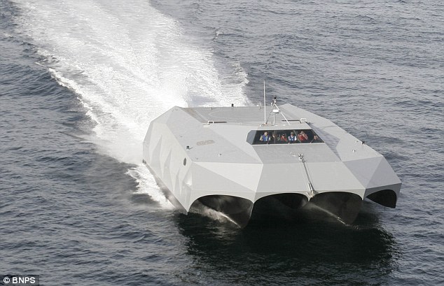 美军装备新一代“蝙蝠船” 可隐身进行突击作战
