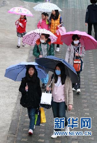 韩国各地降“辐射雨”后昨日再遭“核辐射沙尘”